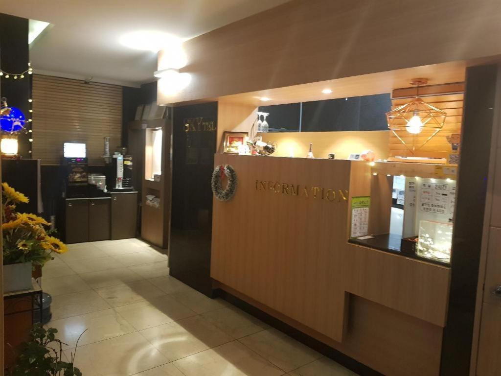 Sky Hotel Changwon Buitenkant foto
