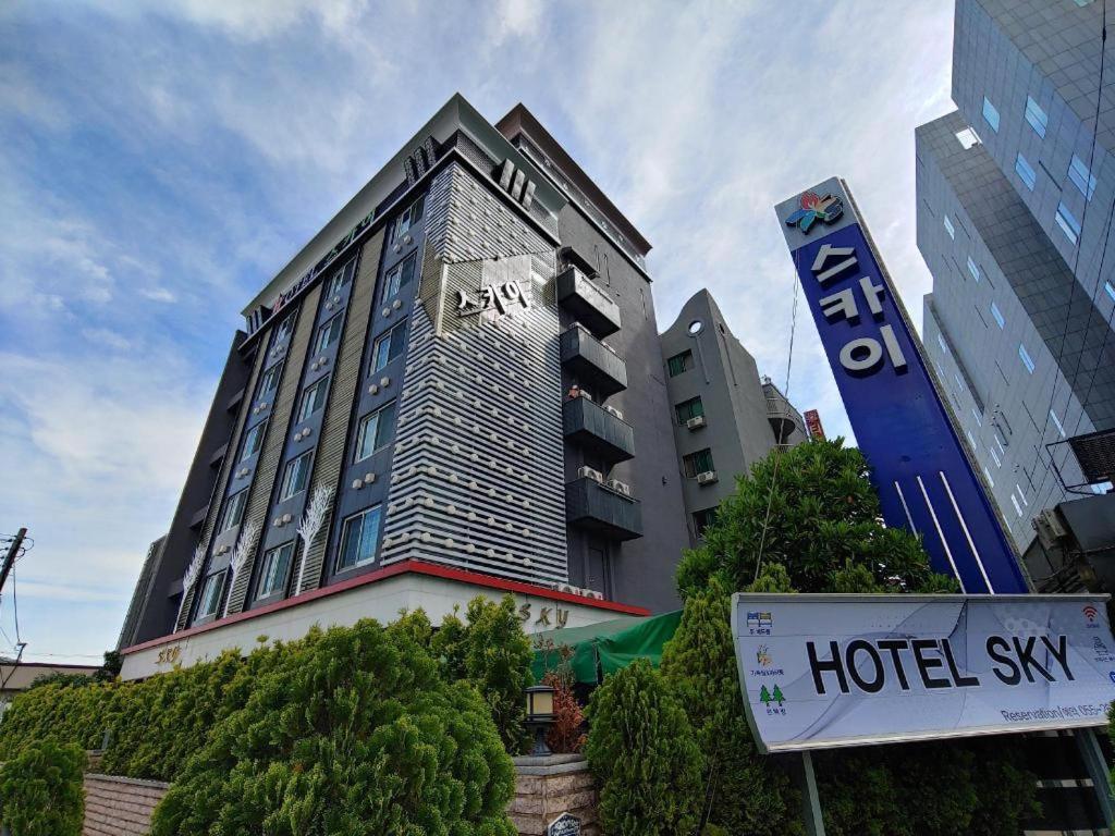 Sky Hotel Changwon Buitenkant foto
