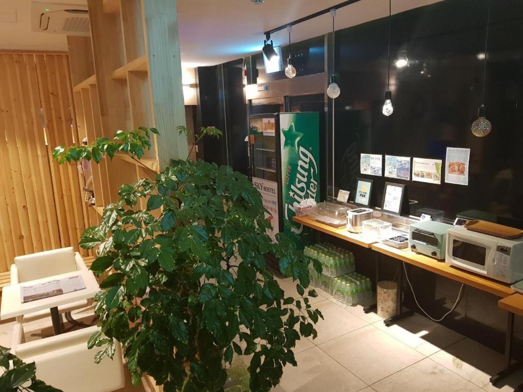 Sky Hotel Changwon Buitenkant foto