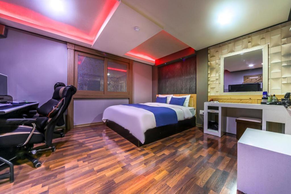 Sky Hotel Changwon Buitenkant foto