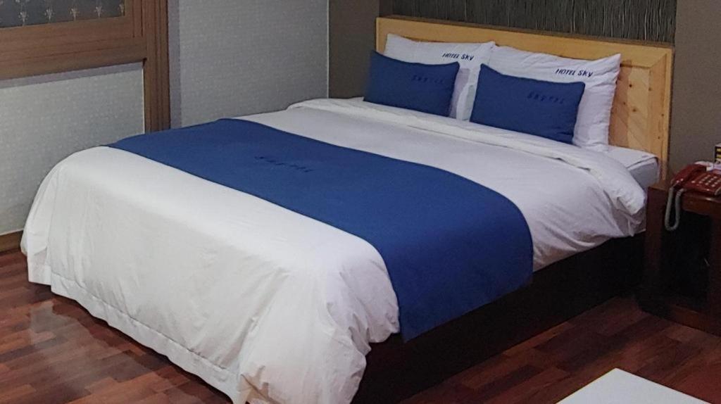 Sky Hotel Changwon Buitenkant foto