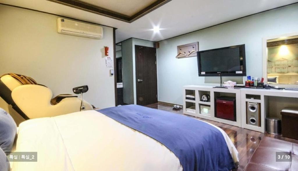 Sky Hotel Changwon Buitenkant foto