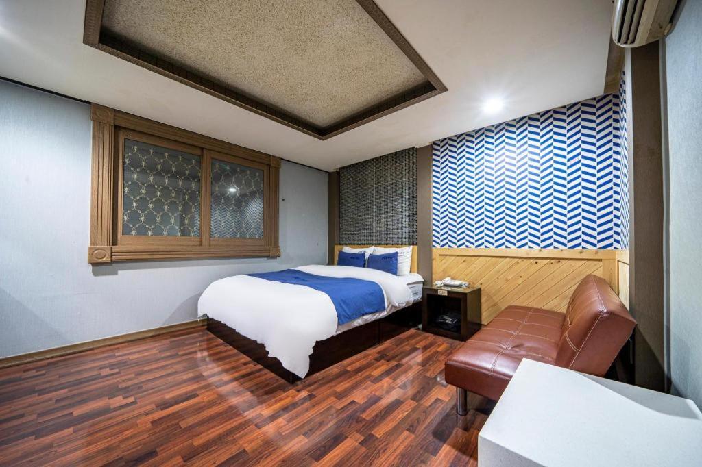 Sky Hotel Changwon Buitenkant foto