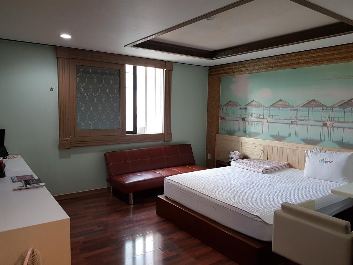 Sky Hotel Changwon Buitenkant foto