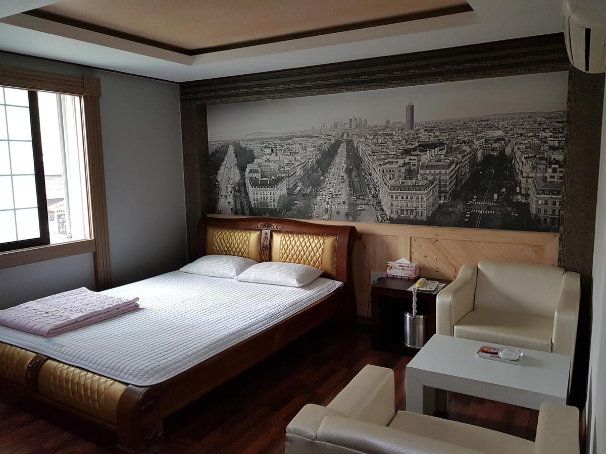 Sky Hotel Changwon Buitenkant foto