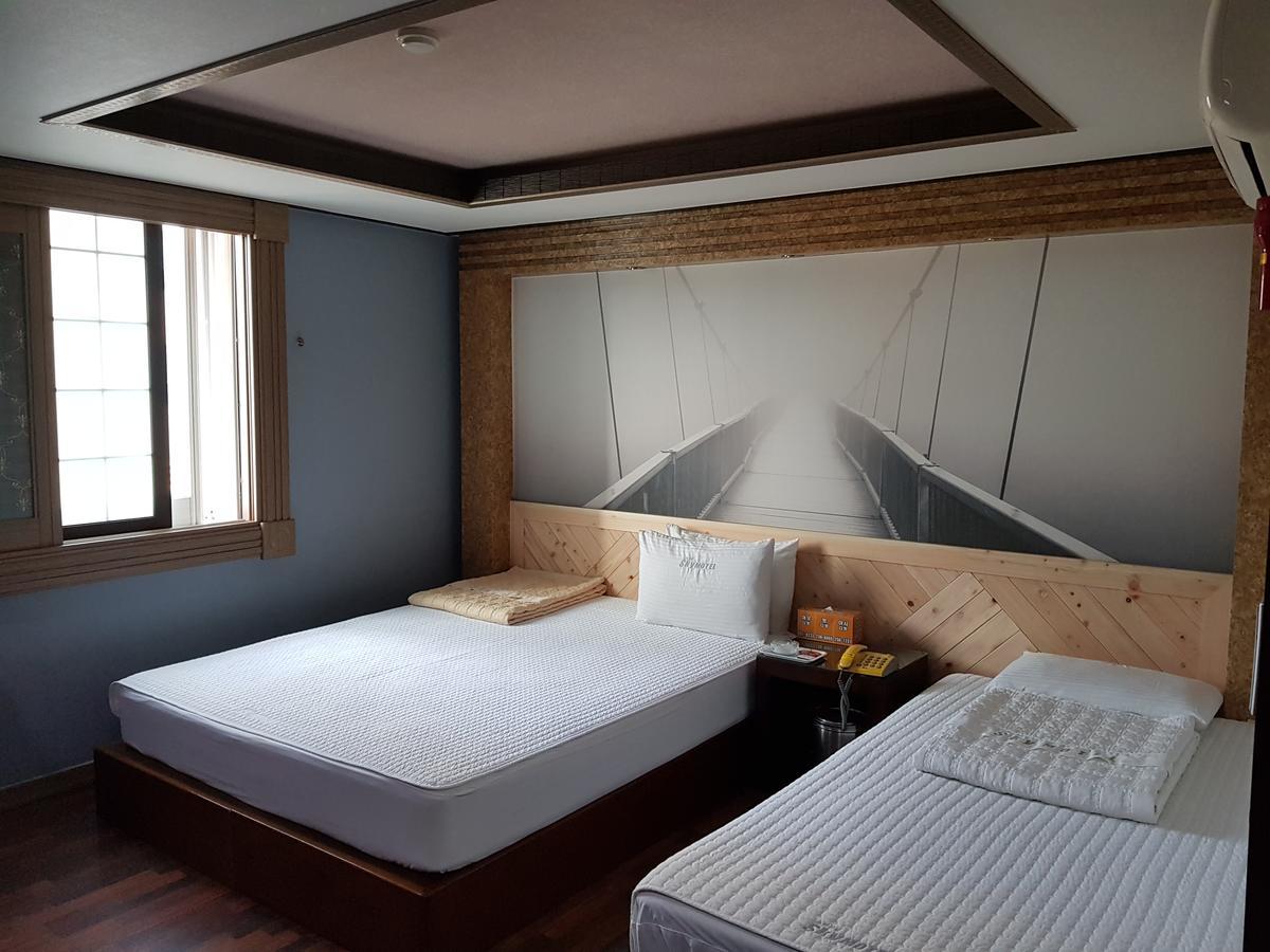 Sky Hotel Changwon Buitenkant foto